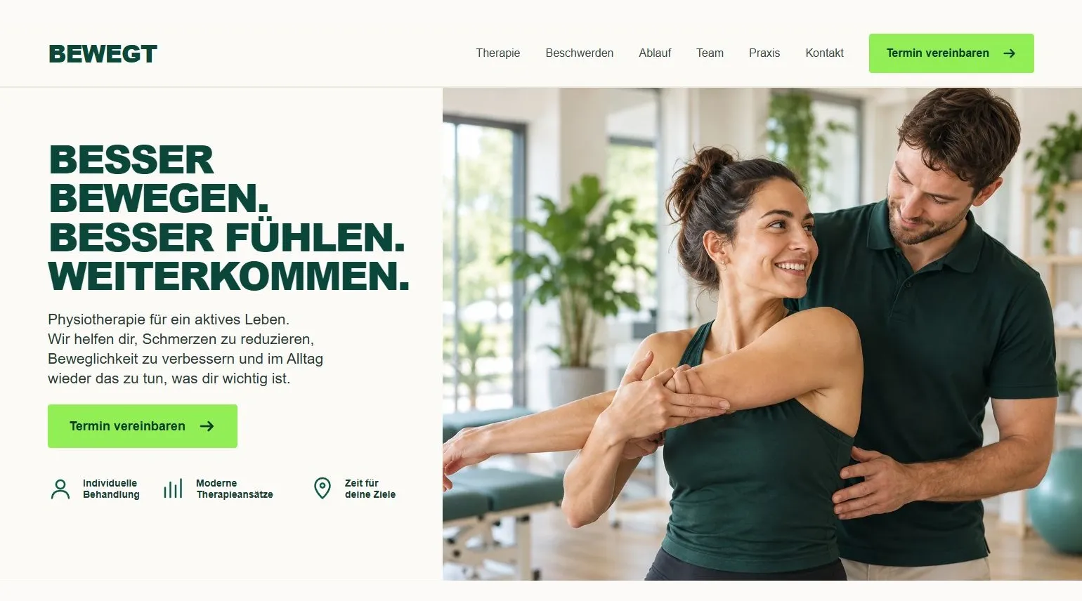 BEWEGT-Webdesign mit grüner Typografie und einer physiotherapeutischen Behandlung